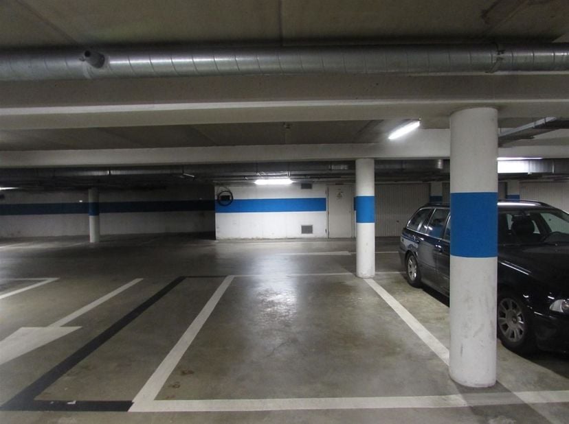 Emplacement souterrain dans le parking de la Viane.