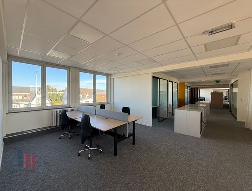                                         Bureaux à louer à Sint-Niklaas, € 3.000
