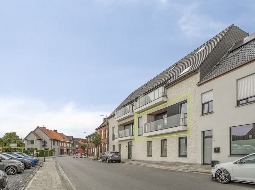Dit ruime en instapklare appartement combineert comfort, energiezuinigheid en een uitstekende ligging. Met een lichtrijke leefruimte, open keuken, twe