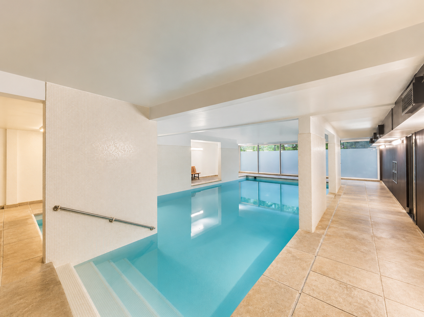 Trianon Invest biedt u dit prachtige appartement met 2 slaapkamers aan, gelegen in de groene wijken van Watermael-Boitsfort, op de 12e verdieping van