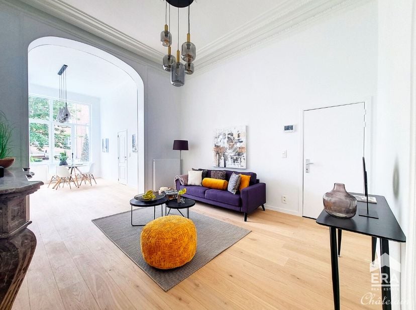 n présente ce splendide appartement haut de gamme idéalement situé à quelques pas de la Place du Châtelain, de lAvenue Louise et Flagey dans lun des q