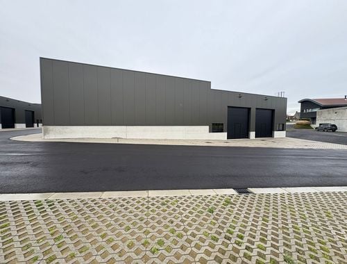                                         Bedrijfsgebouw te huur in Tielt, € 826,67
