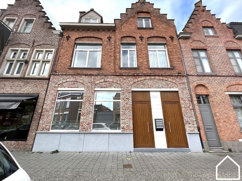 Deze charmante, volledig gemeubelde studio ligt op wandelafstand van het centrum en combineert comfort met een praktische indeling.<br />
<br />
De ge
