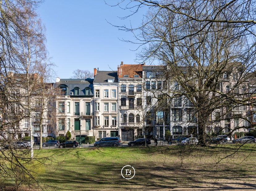 Exceptionele herenwoning naar het ontwerp van architect Georges Cochaux-Segard dd. 1910, gelegen in één van de meest prestigieuze residentiële lanen v