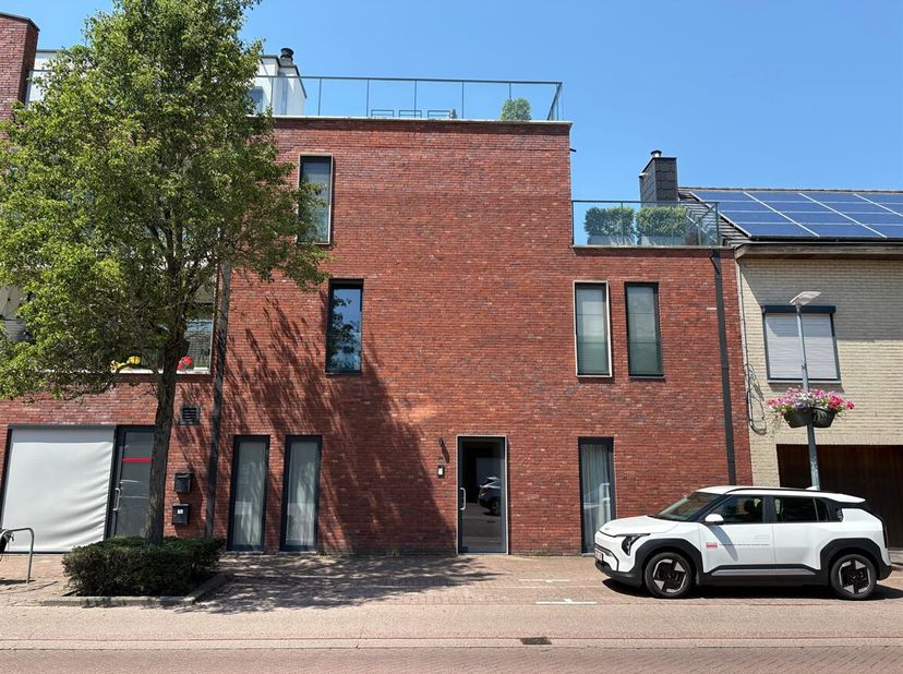 1-slaapkamer appartement op eerste verdieping <br />
Ligging: <br />
Het appartement is gelegen op de Bredabaan, op wandelafstand van verschillende fa