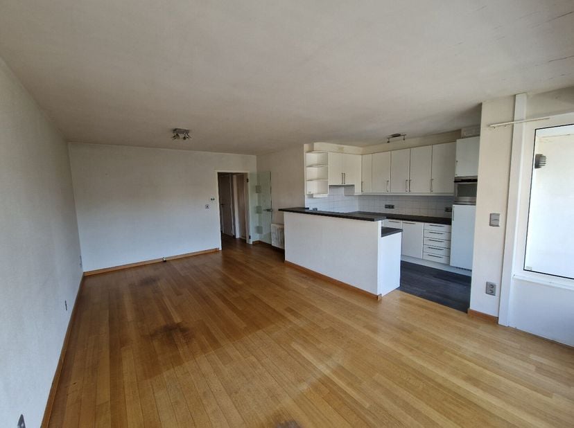Appartement confortable avec 2 chambres + coin nuit, situé au centre de Nieuwpoort-bad, au troisième étage, salon avec cuisine ouverte équipée d'un la