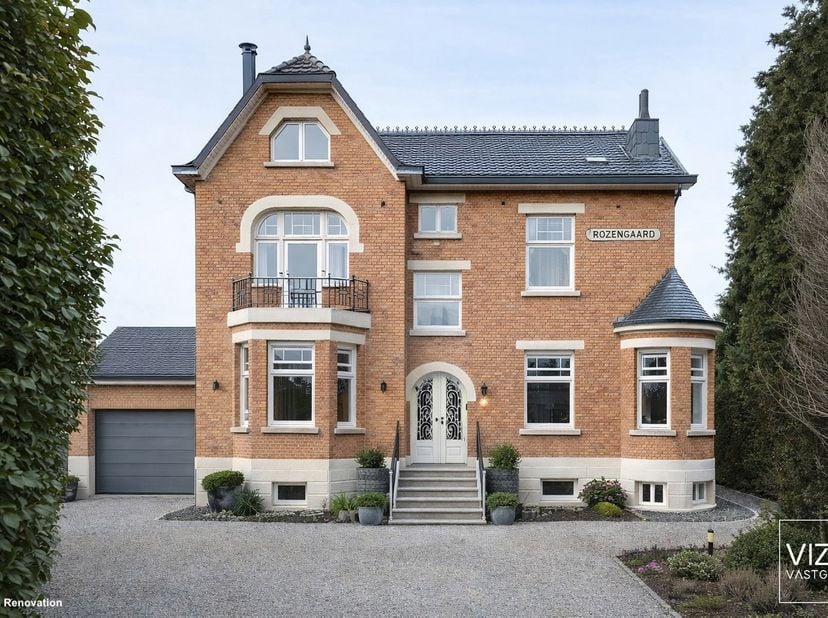Karaktervolle kasteelvilla met lopende renovatie en inspraakmogelijkheden<br />
Deze kasteelvilla op een perceel van meer dan 26are biedt een unieke k