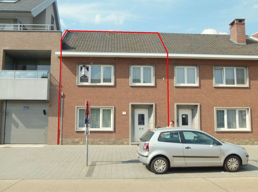 Ruime woning in het centrum van Herk-de-Stad met 2 (3) slaapkamers en grote (gemeenschappelijke) tuin.De woning heeft een bewoonbare opp. van 152m² en