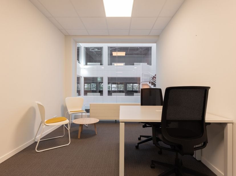 Bureaux multiservices à louer dans le bâtiment de l'entreprise à Temse situé le long de l'E17, à deux pas de l'entrée et de la sortie. En outre, le bâ