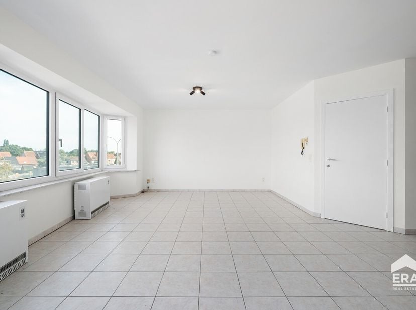 Licht en centraal gelegen appartement met prachtig zicht op het station van Eeklo Op zoek naar een comfortabel appartement op een centrale en uitsteke