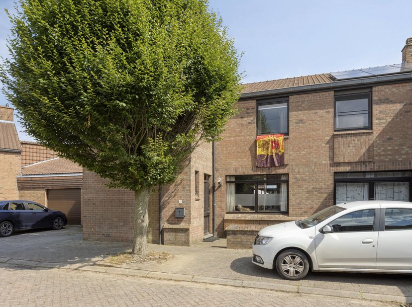 Immo Pické vous propose cette maison bien située et au calme, dans un quartier résidentiel et à proximité immédiate des écoles, des commerces, des tra