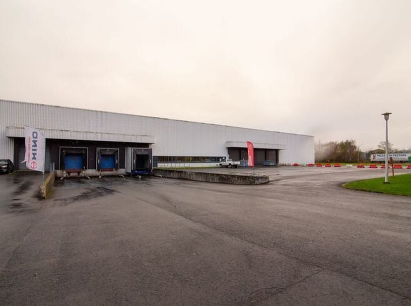 Bien professionnel à louer
                    à 2800 Mechelen