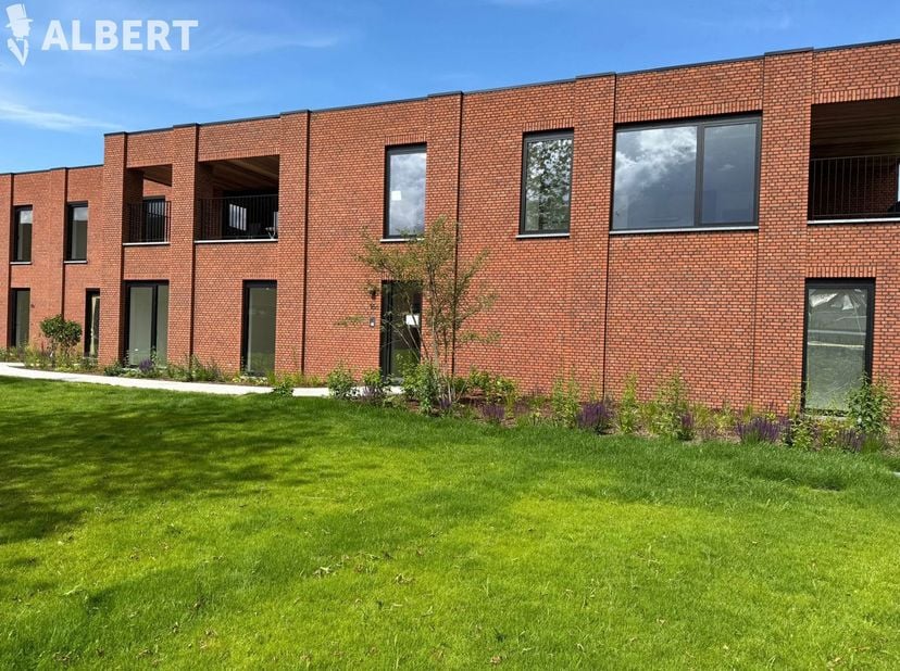 Om u kandidaat te stellen als huurder, verzoeken we via onderstaande link in te loggen, druk op de rode knop "Bezoek aanvragen" en vul uw <br />
huurp