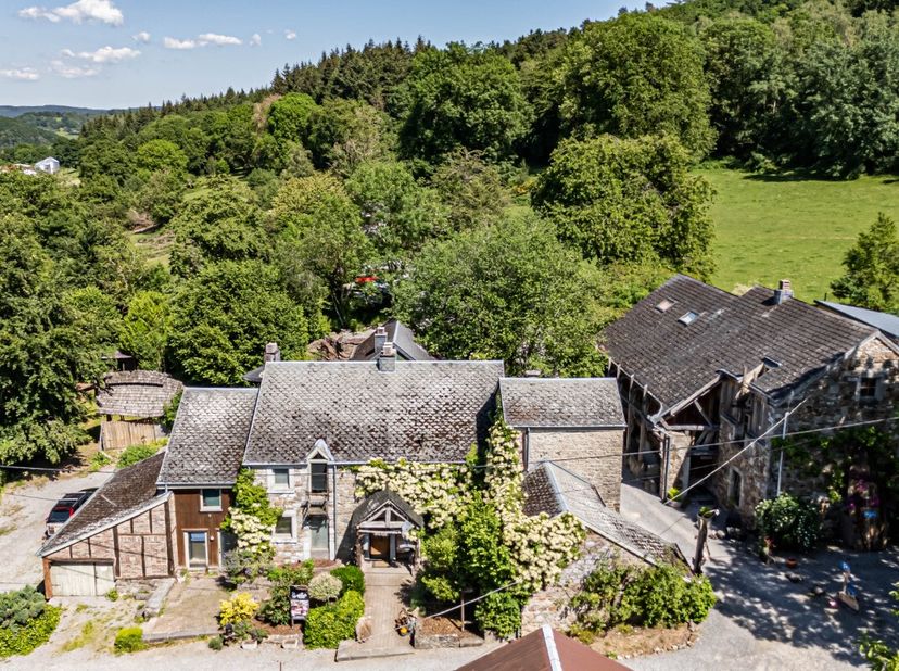 ERA B-LUX a le plaisir de vous présenter cette opportunité unique ! À proximité de Durbuy, découvrez un établissement touristique d'exception, reconnu