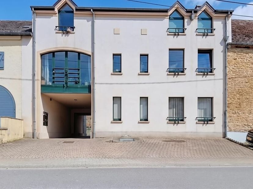 W Immobilière vous propose à Hondelange, un appartement de 69 m² dans une résidence de 5 unités. Il se compose dun grand séjour lumineux salon/salle à