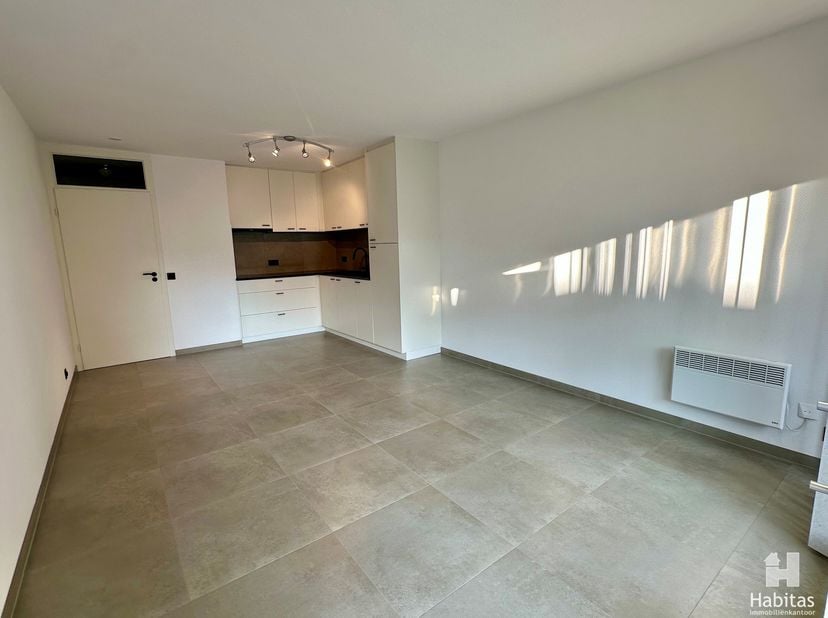 Instapklare gerenoveerde studio op topligging in Wenduine Op amper 100 meter van het strand bevindt zich deze pas kwaliteitsvol gerenoveerde studio, g