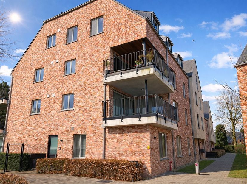 Magnifique appartement de 2 chambres à coucher avec parking<br />
L'appartement est situé près du centre de Wuustwezel :<br />
L'appartement est situé