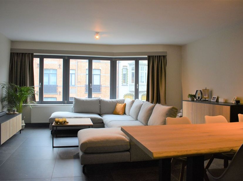Recent gerenoveerd appartement op de Gistelse Steenweg 80 - 02.01 - 8200 Brugge/Sint-Andries.Het betreft een bijzonder aantrekkelijk appartement op ee