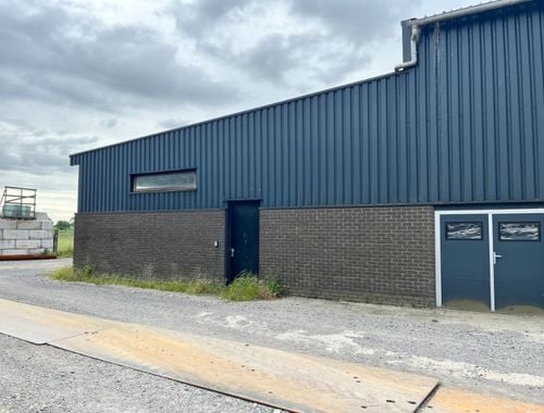                                         Entrepôt sans bureau à louer à Pittem, € 660
