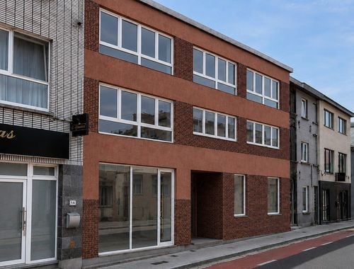                                         Handelsgelijkvloers te huur in Wondelgem, € 1.050
