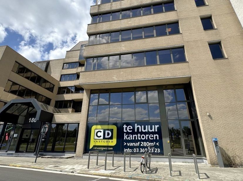 Bedrijfsvastgoed te huur in Uitbreidingstraat 180 bus V1+2,
                    2600 Berchem