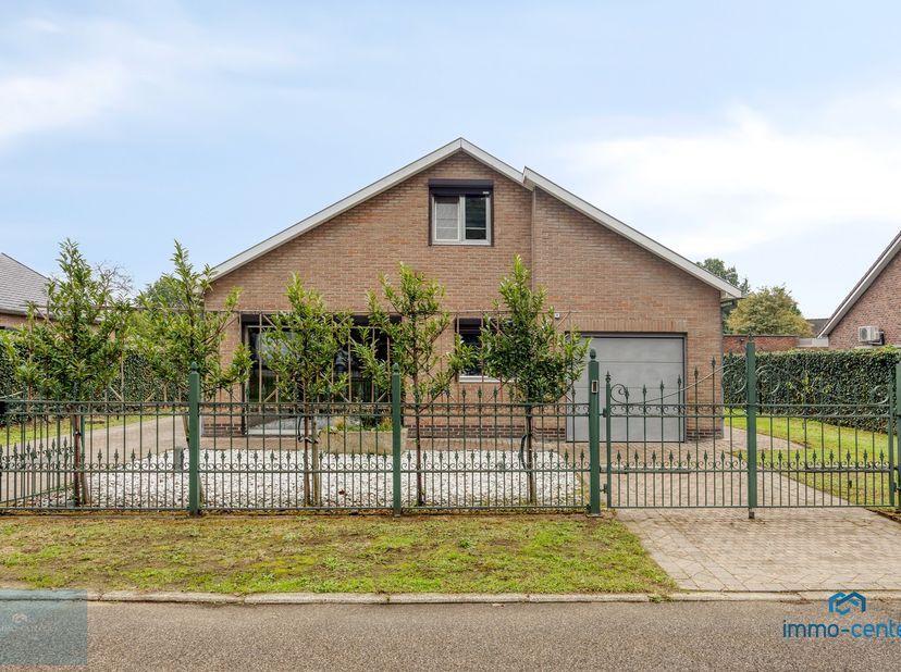 Huis te koop in Nieuwstraat 220,
                    3590 Diepenbeek