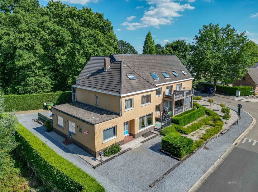 Interessante investeringsopportuniteit met sterk rendementspotentieel<br />
Dit ruime en degelijk gebouw biedt een uitstekende opportuniteit voor inve