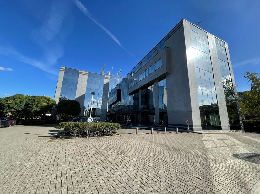 Espace de bureaux de 810 m² bénéficiant d'un emplacement exceptionnel, situé au sein du superbe complexe de bureaux « Eagle House ».<br />
<br />
Très