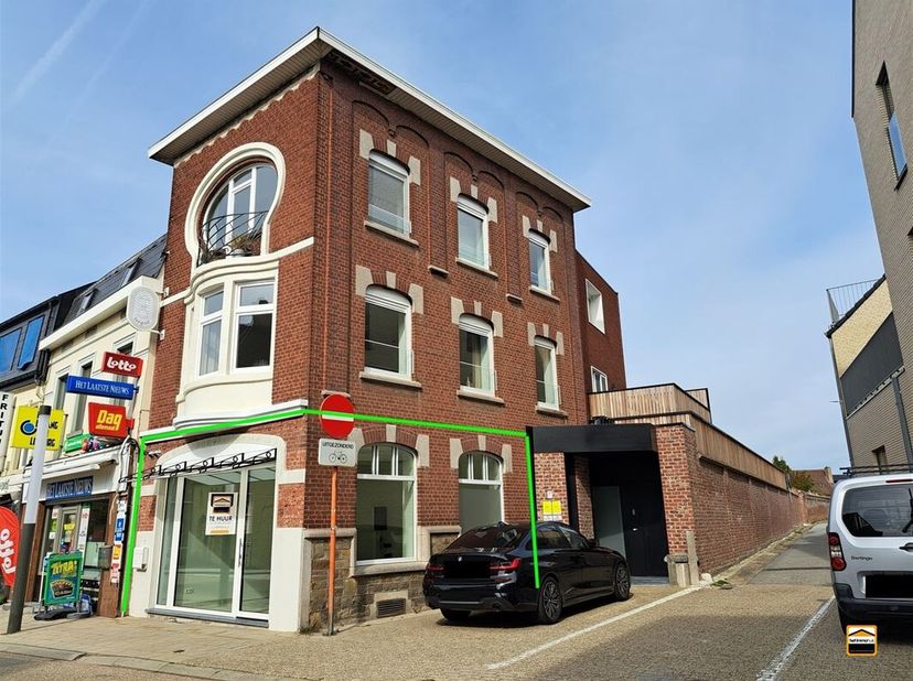 Charmant handelspand op toplocatie in het centrum van Borgloon<br />
Gelegen pal in het centrum geniet dit pand van een uitstekende zichtbaarheid en <