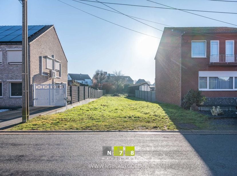 Terrain à vendre
                    à 3650 Lanklaar