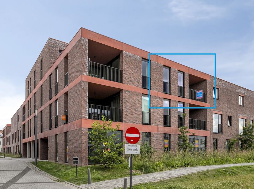 C'est au sein de la résidence Pier Kornel, à la périphérie d'Alost, que se trouve ce nouvel appartement aux finitions soignées. <br />
Alliant confort