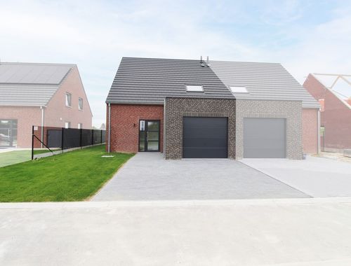                                        Woning te koop in Saint-Léger, € 326.781
