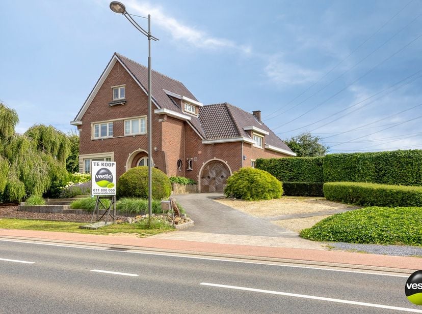 Ruime open bebouwing met 5 slaapkamers op een perceel van 17a 98ca, zuidgerichte tuin en zwemvijver<br />
<br />
Deze charmante open bebouwing, gelege