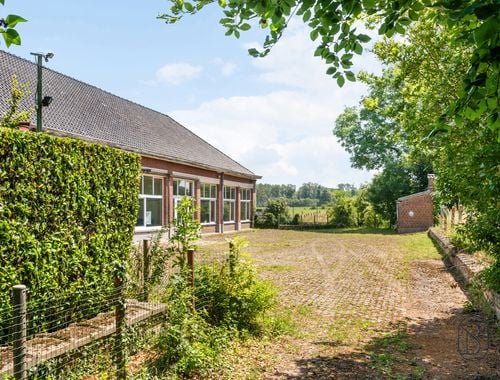                                         Uitzonderlijke woning te koop in Anvaing, € 260.000
