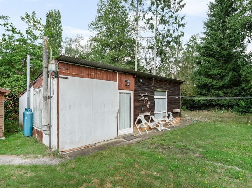 Te renoveren chalet op +- 10 are met potentieel in het groene hart van Rijmenam - ideaal als tweede verblijf! <br />
<br />
Bent u op zoek naar een