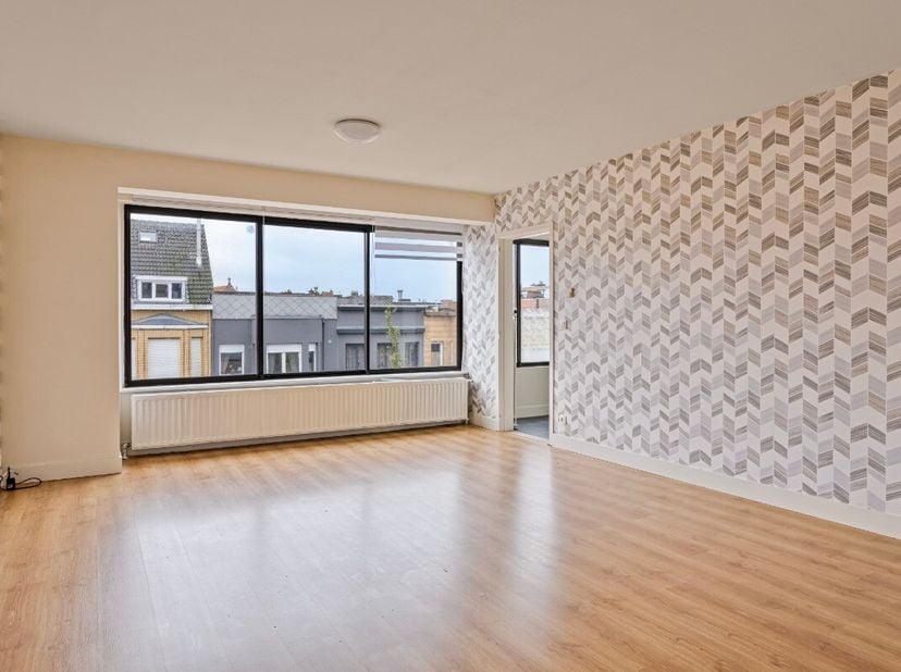 Blankenberge: Ruim appartement met 2 slaapkamers te koop in rustige straat. In de Groenestraat te Blankenberge vinden we dit aangenaam, lichtrijk appa