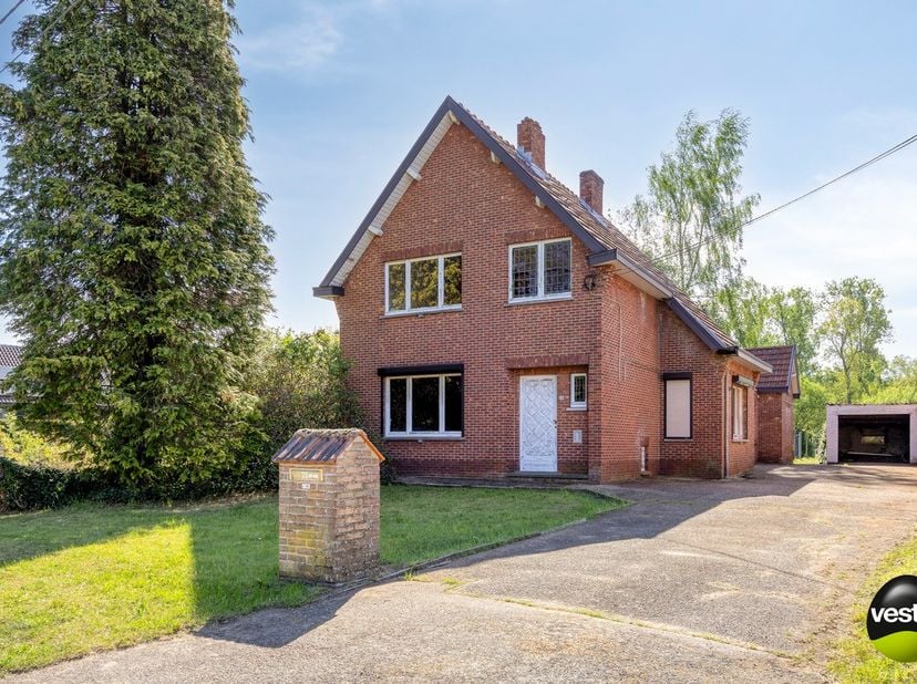 Te renoveren woning met veel potentieel op toplocatie in Heusden-Zolder<br />
<br />
Bent u op zoek naar een woning die u volledig naar eigen smaak ka