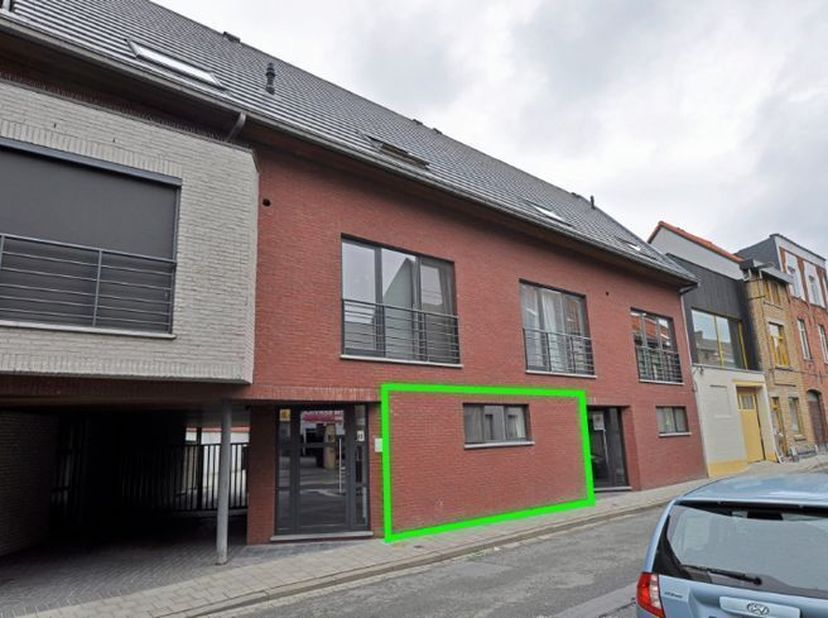 Modern Appartement met 2 Slaapkamers en Ruim Terras in het Hart van Sint-Amandsberg<br />
<br />
Welkom in dit stijlvol en recent gebouwd appartemen