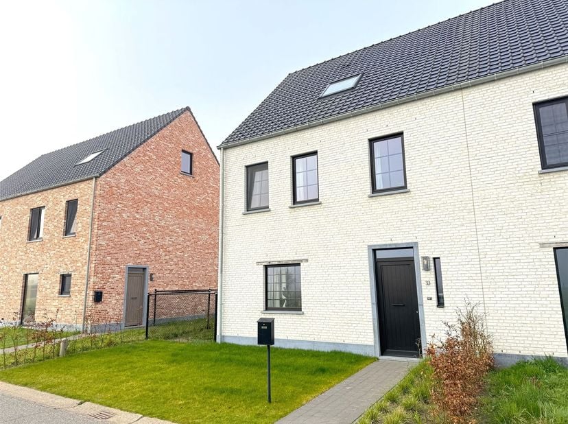 Prachtige BEN - woning met 3 slaapkamers en tuin<br />
<br />
Ligging: Rustige en kindvriendelijke locatie gelegen in een mooie en groene omgeving.