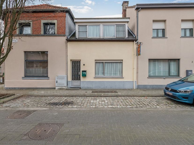 Cette propriété est située dans une rue résidentielle calme du quartier MARIABURG, à la frontière d'Ekeren et de Brasschaat.<br />
La gare, les magasi