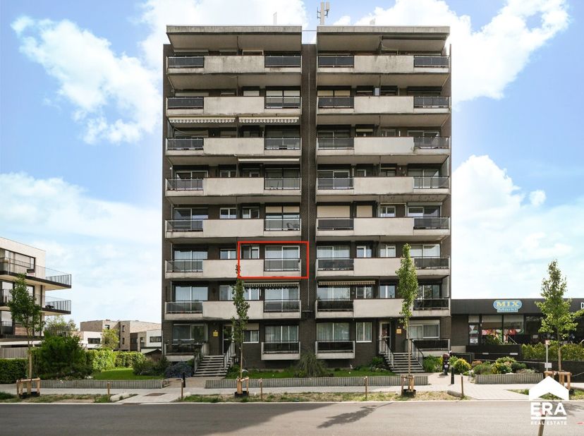 Goed gelegen appartement in het centrum van Hasselt, op wandelafstand van park, scholen en openbaar vervoer. Dit gesloten appartement (bouwjaar 1968)