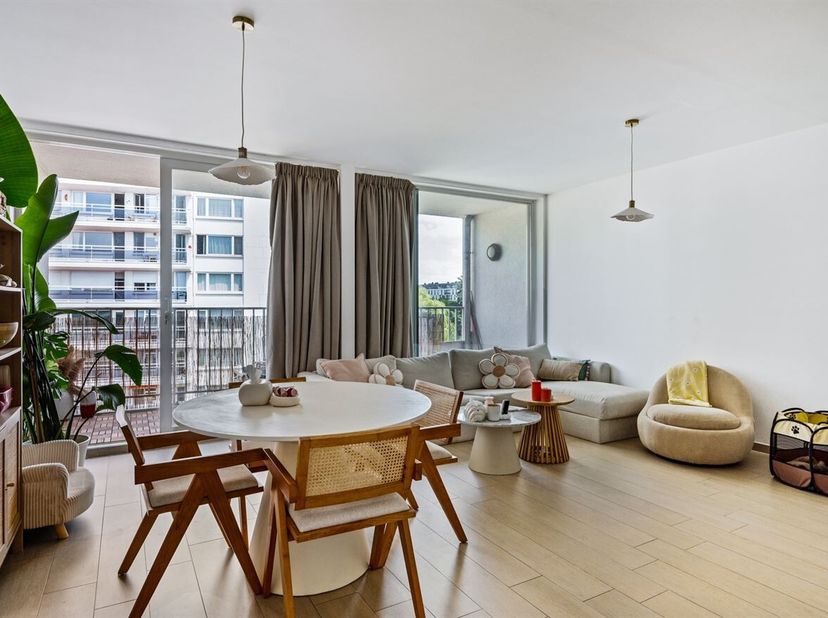 Instapklaar appartement met 2 slaapkamers, terras en autostaanplaats!<br />
Ligging<br />
Dit appartement is gelegen in de rustige Frieslandstraat in