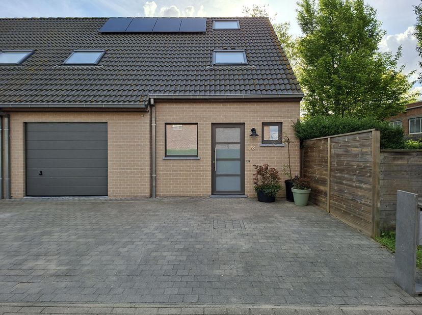 Instapklare, energiezuinige woning met topligging in Deerlijk.<br />
<br />
Op zoek naar een recente woning die comfort, rust én een centrale ligging