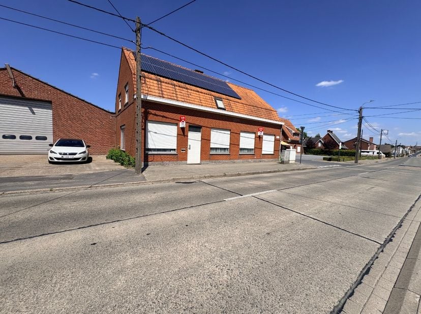 Op zoek naar een woning met ruimte, comfort en toekomstmogelijkheden?Deze ruime woning in Moorslede biedt alles wat een gezin nodig heeft.Dankzij de r