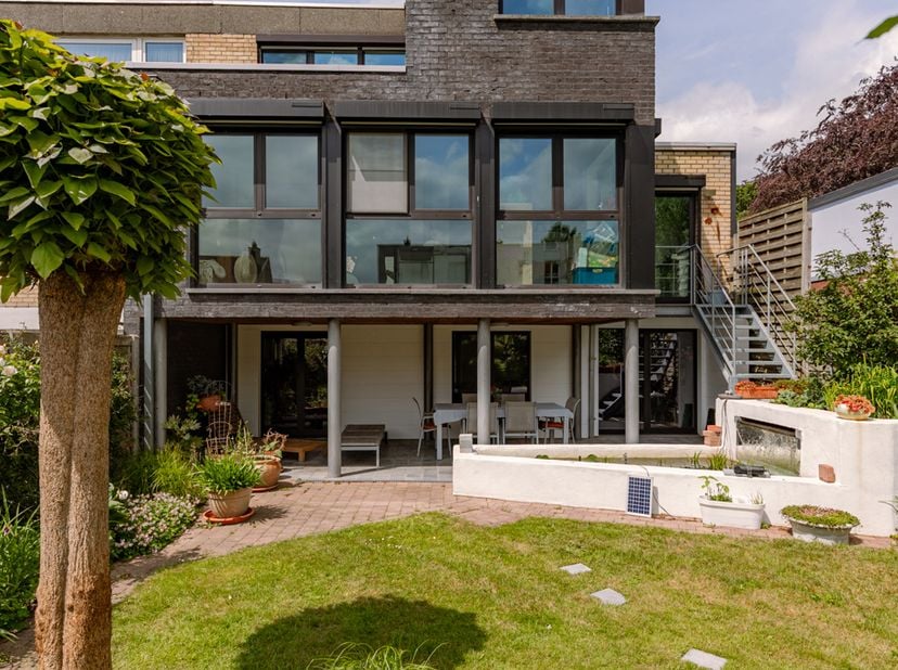 Maison spacieuse avec jardin ensoleillé, grande terrasse et garage dans une rue calme sans issue à Bruges (Sint-Michiels)<br />
Cette charmante maison