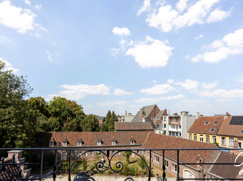 TE KOOP – GENT<br />
Wees welkom op onze bezoekdag 06/09 – Contacteer Bruno voor een afspraak of meer informatie via 0495 12 20 64<br />
Dit apparteme