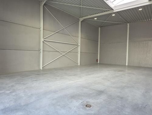                                         Bedrijfsgebouw te huur in Drogenbos, € 1.700
