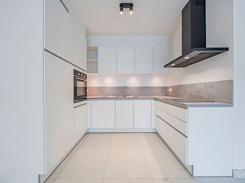Mail: rent.brussels@weinvest.be Tel: 02/3155173<br />
We Invest est fier de vous présenter ce bel appartement duplex qui s’inscrit au cœur du projet r