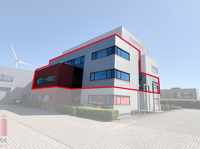 Instapklare kantoorruimte van 437 m² te huur op een uitstekende locatie in Geel. Dankzij de strategische ligging nabij belangrijke verkeersaders zoals