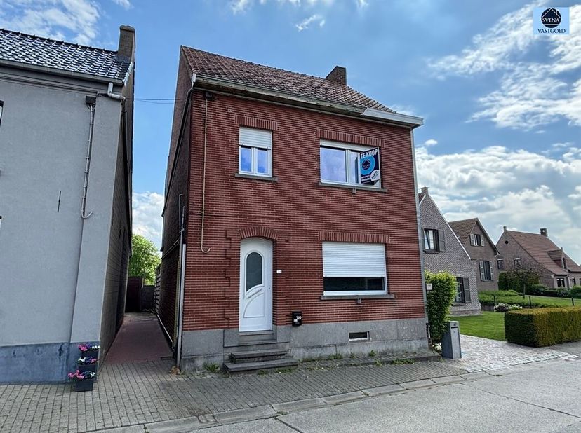 OP TE FRISSEN WONING MET 3 SLAAPKAMERS EN TUIN<br />
Richtprijs: 199.000 euro<br />
Deze woning is gelegen in het rustige Atembeke en in de nabijheid